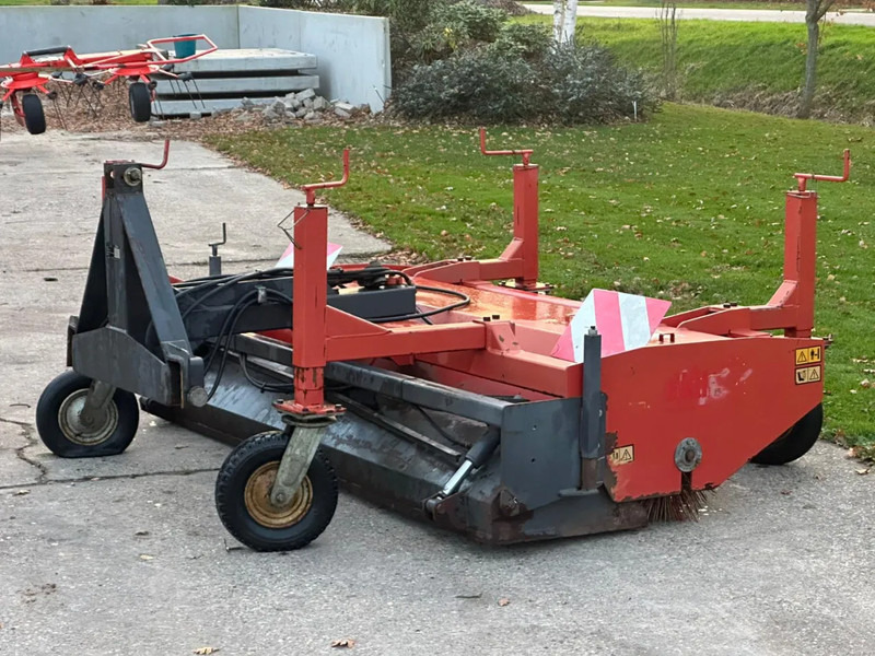 Hekamp Veegmachine met opvangbak Hydraulisch borstel - Трактор: фото 4 Hekamp Veegmachine met opvangbak Hydraulisch borstel - Трактор: фото 4