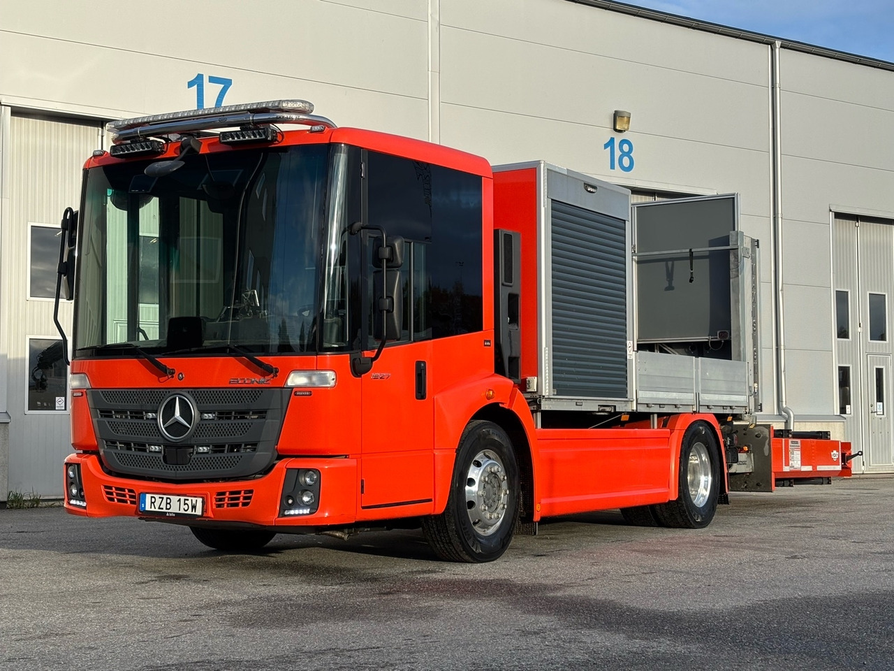 TMA-bil Mercedes-Benz Econic 1827 4x2 -2021 | Hiab-kran - Грузовик бортовой/ Платформа, Автоманипулятор: фото 1 TMA-bil Mercedes-Benz Econic 1827 4x2 -2021 | Hiab-kran - Грузовик бортовой/ Платформа, Автоманипулятор: фото 1