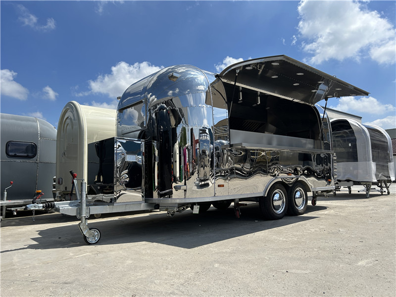 Smash Burger Food Truck Taste of Europe Food Truck: Wood-Fired Pizza, German Sausages & French Crepes - Торговый прицеп: фото 2 Smash Burger Food Truck Taste of Europe Food Truck: Wood-Fired Pizza, German Sausages & French Crepes - Торговый прицеп: фото 2
