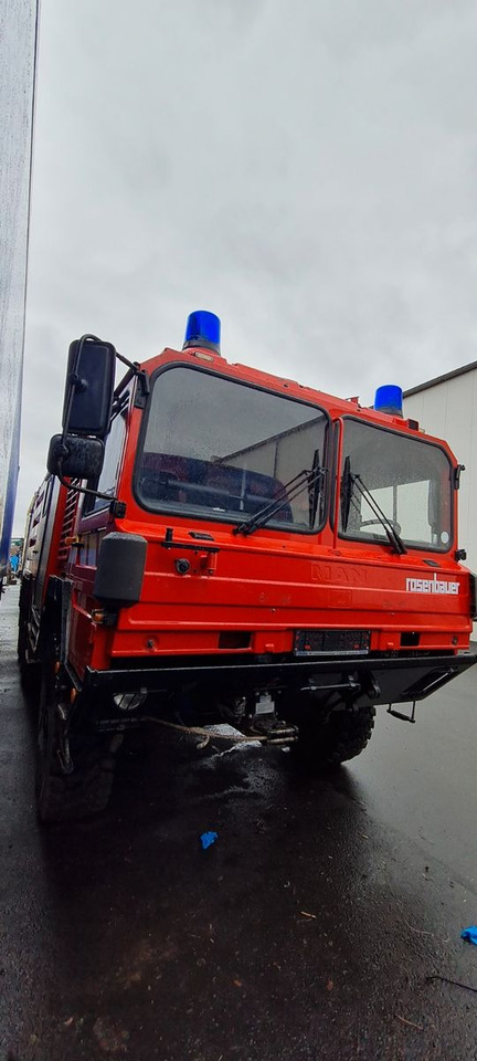 MAN 15.232 DF 6x6 KAT1 Feuerwehr TLF 4500/500 - Грузовик-цистерна: фото 4 MAN 15.232 DF 6x6 KAT1 Feuerwehr TLF 4500/500 - Грузовик-цистерна: фото 4