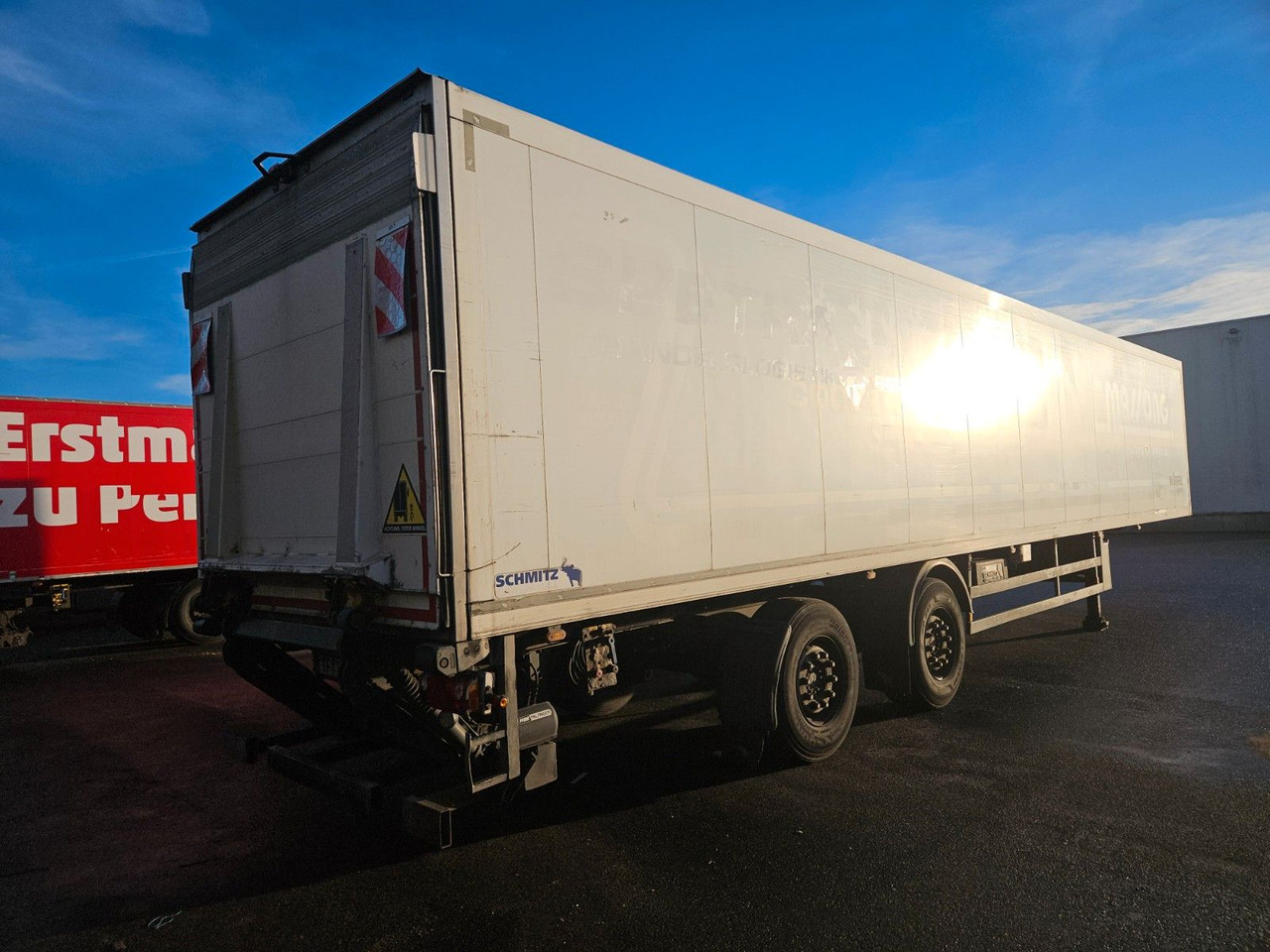 Schmitz Cargobull SKO 20 mit LBW ohne Kühlaggregat - Полуприцеп-фургон: фото 2 Schmitz Cargobull SKO 20 mit LBW ohne Kühlaggregat - Полуприцеп-фургон: фото 2