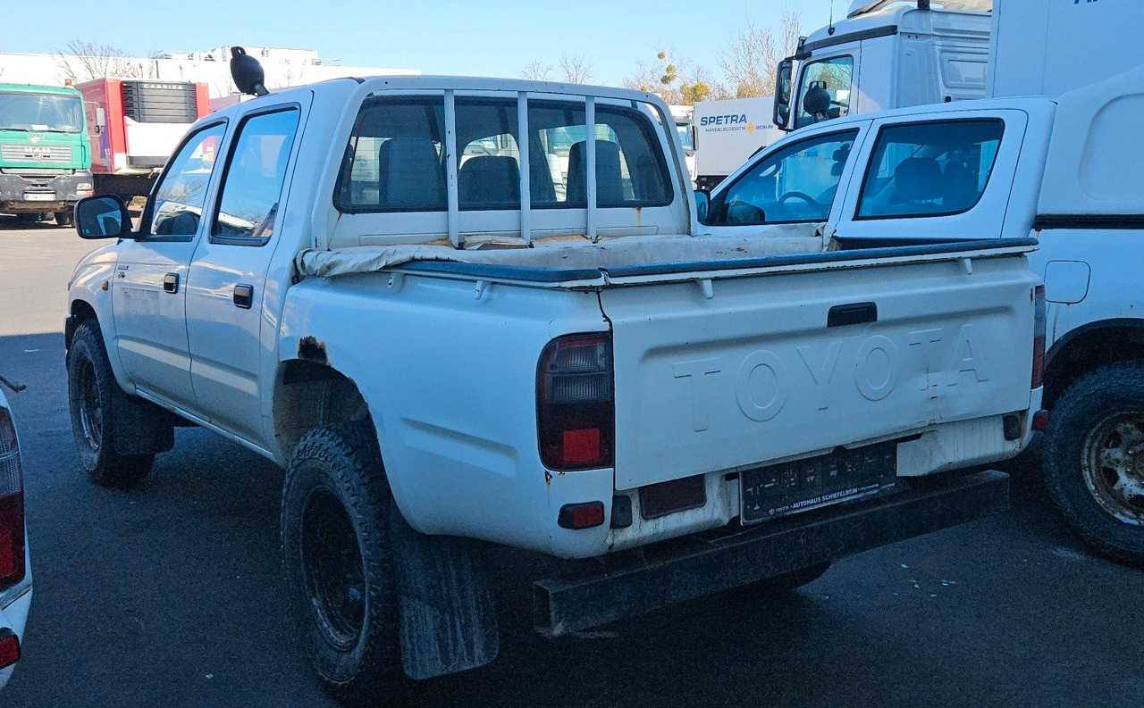 Toyota Hilux Double Cab 4x4 - Внедорожник: фото 4 Toyota Hilux Double Cab 4x4 - Внедорожник: фото 4