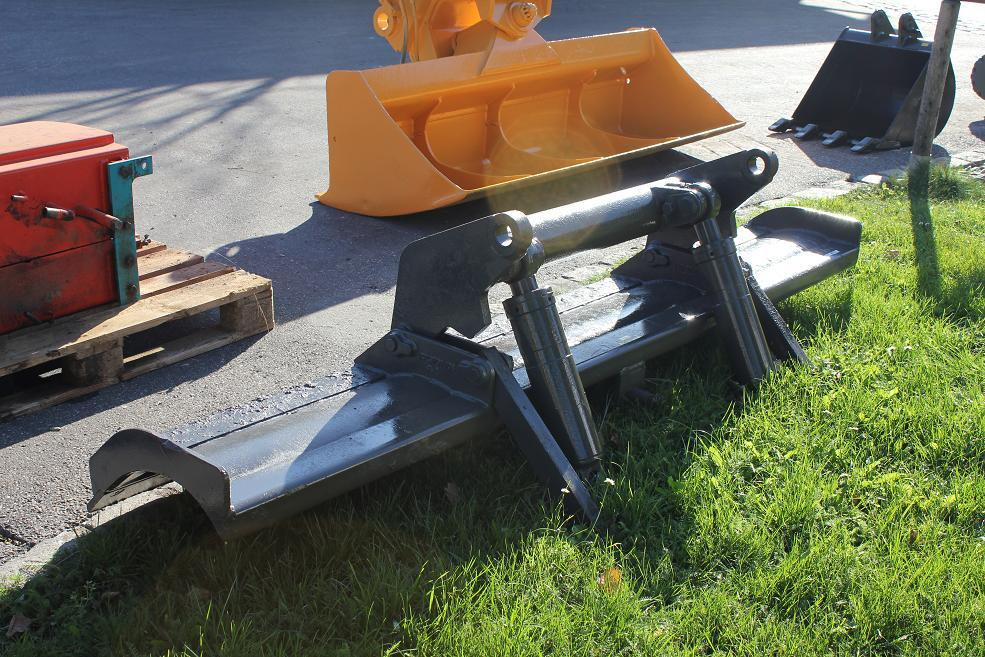 Atlas 1302 E - Отвал для Строительной техники: фото 1 Atlas 1302 E - Отвал для Строительной техники: фото 1