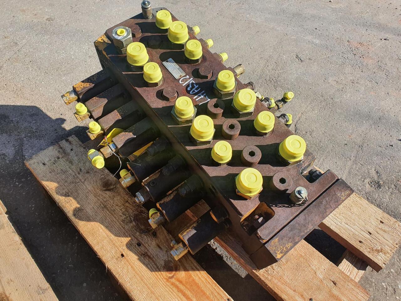 Liebherr A 312 - Гидравлический клапан для Строительной техники: фото 1 Liebherr A 312 - Гидравлический клапан для Строительной техники: фото 1