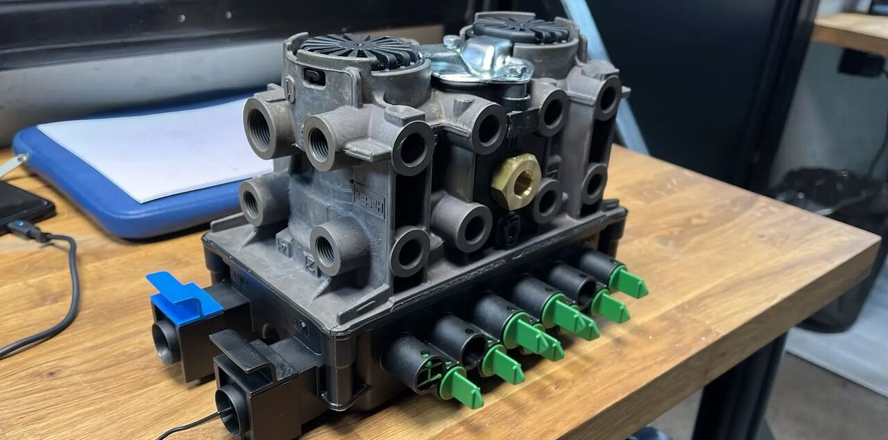 Nowy Zawór Haldex Modulator EBS EB+ GEN3 4S/2M 5AUX 823008001 St 823008001 - Тормозной клапан для Грузовиков: фото 1 Nowy Zawór Haldex Modulator EBS EB+ GEN3 4S/2M 5AUX 823008001 St 823008001 - Тормозной клапан для Грузовиков: фото 1