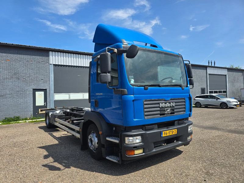 MAN TGM 15.240 TGM BDF - Грузовик-контейнеровоз/ Сменный кузов: фото 2 MAN TGM 15.240 TGM BDF - Грузовик-контейнеровоз/ Сменный кузов: фото 2