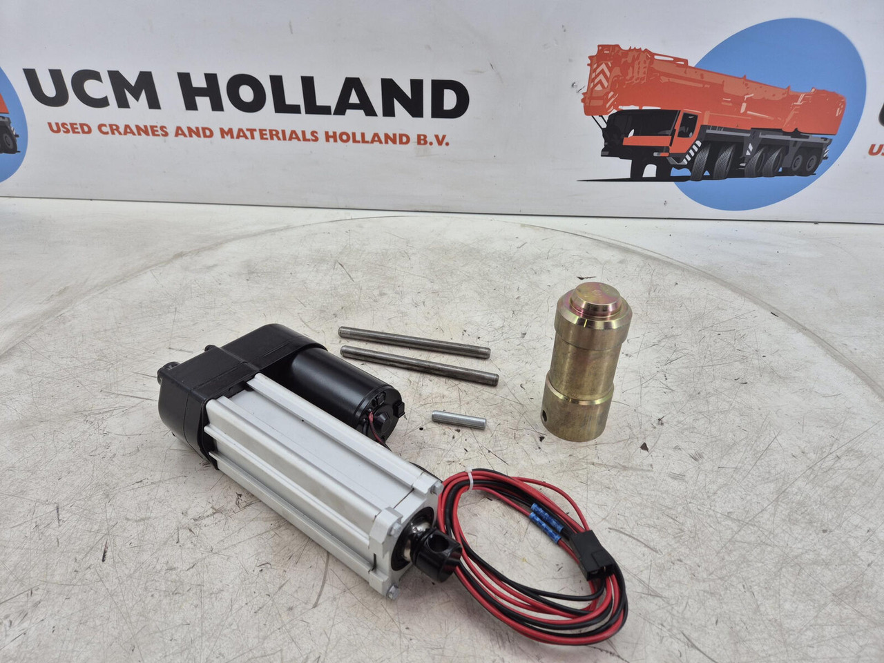 Demag AC 120 Counterweigt locking liniar motor set - Электрическая система для Кранов: фото 4 Demag AC 120 Counterweigt locking liniar motor set - Электрическая система для Кранов: фото 4