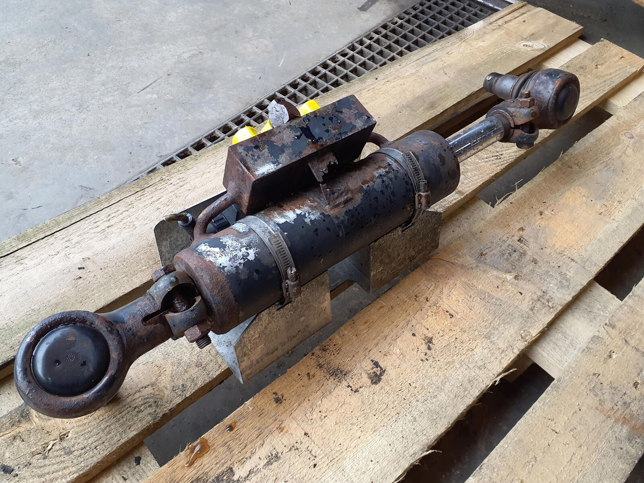 FAUN ATF 45-3 steering cilinder right axle 3 - Гидравлический цилиндр для Мобильных кранов: фото 4 FAUN ATF 45-3 steering cilinder right axle 3 - Гидравлический цилиндр для Мобильных кранов: фото 4