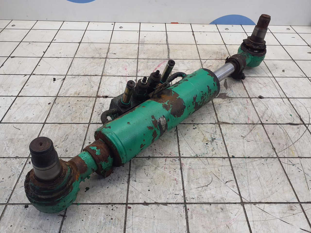 FAUN ATF 60-3 axle 3 steering lock cylinder left side - Гидравлический цилиндр для Мобильных кранов: фото 4 FAUN ATF 60-3 axle 3 steering lock cylinder left side - Гидравлический цилиндр для Мобильных кранов: фото 4