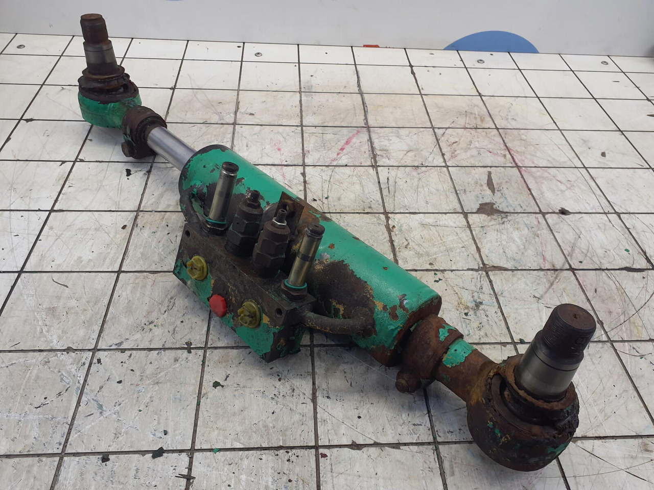 FAUN ATF 60-3 axle 3 steering lock cylinder left side - Гидравлический цилиндр для Мобильных кранов: фото 3 FAUN ATF 60-3 axle 3 steering lock cylinder left side - Гидравлический цилиндр для Мобильных кранов: фото 3