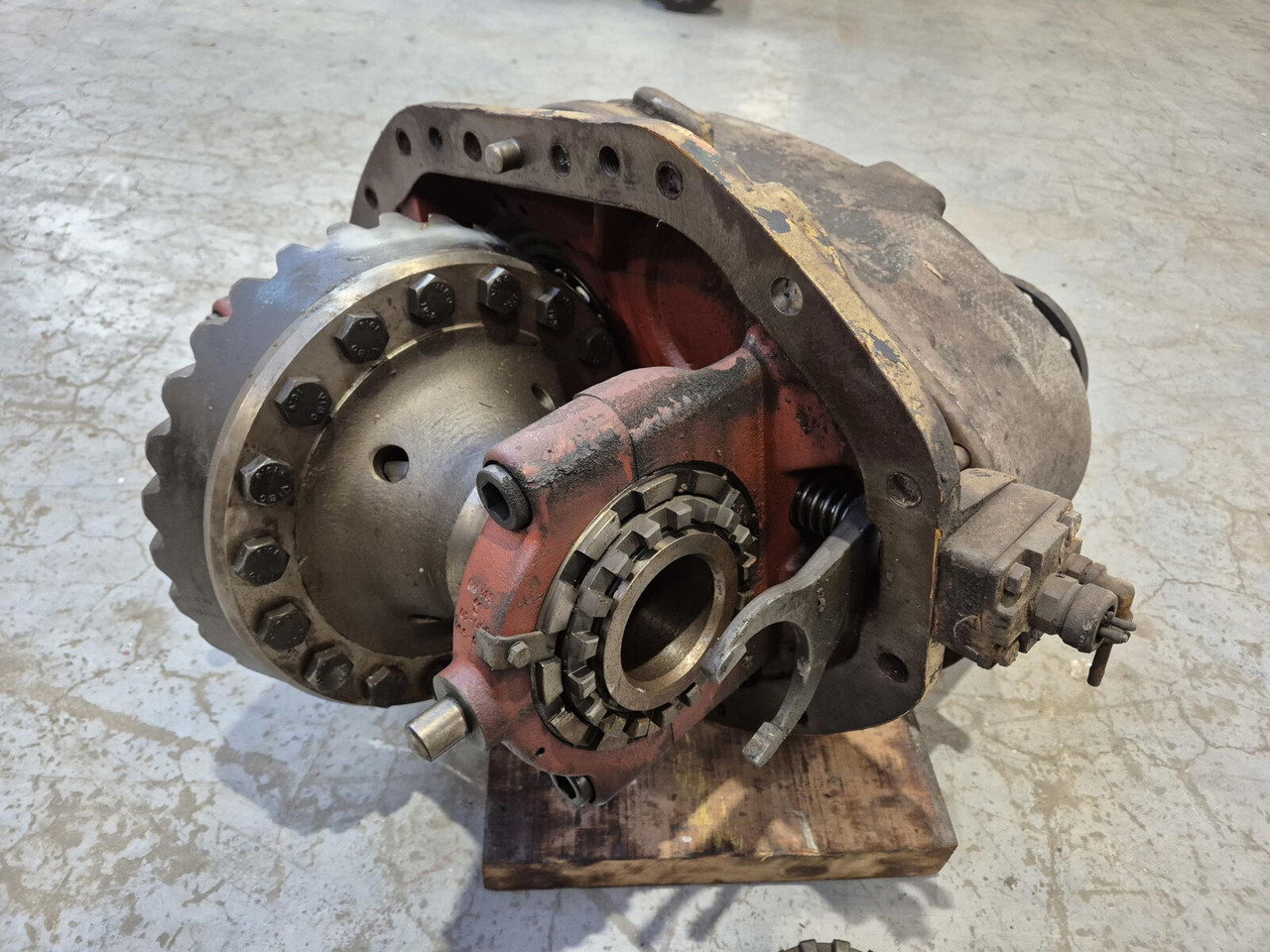 FAUN RTF 60 mid differential 12 x 27 - Дифференциал для Мобильных кранов: фото 1 FAUN RTF 60 mid differential 12 x 27 - Дифференциал для Мобильных кранов: фото 1