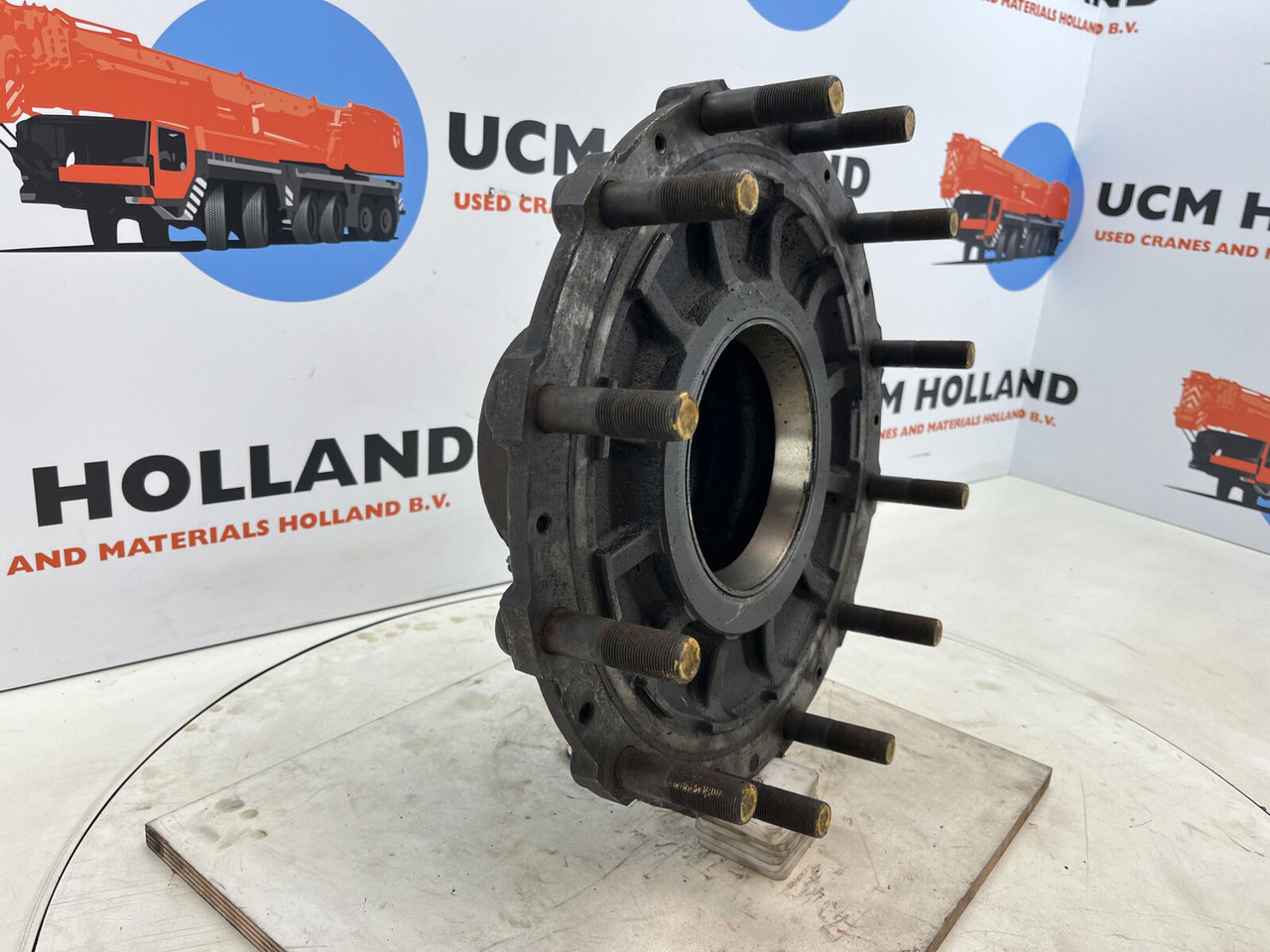 Grove GMK 3050 Megatrak wheel hub - Ступица для Кранов: фото 2 Grove GMK 3050 Megatrak wheel hub - Ступица для Кранов: фото 2