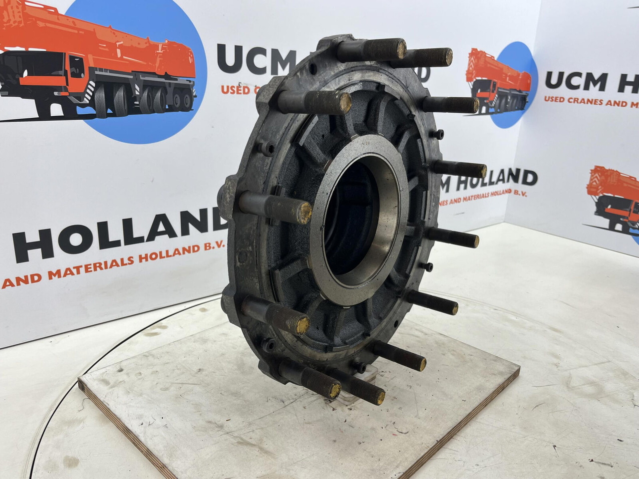 Grove GMK 3050 Megatrak wheel hub - Ступица для Кранов: фото 2 Grove GMK 3050 Megatrak wheel hub - Ступица для Кранов: фото 2