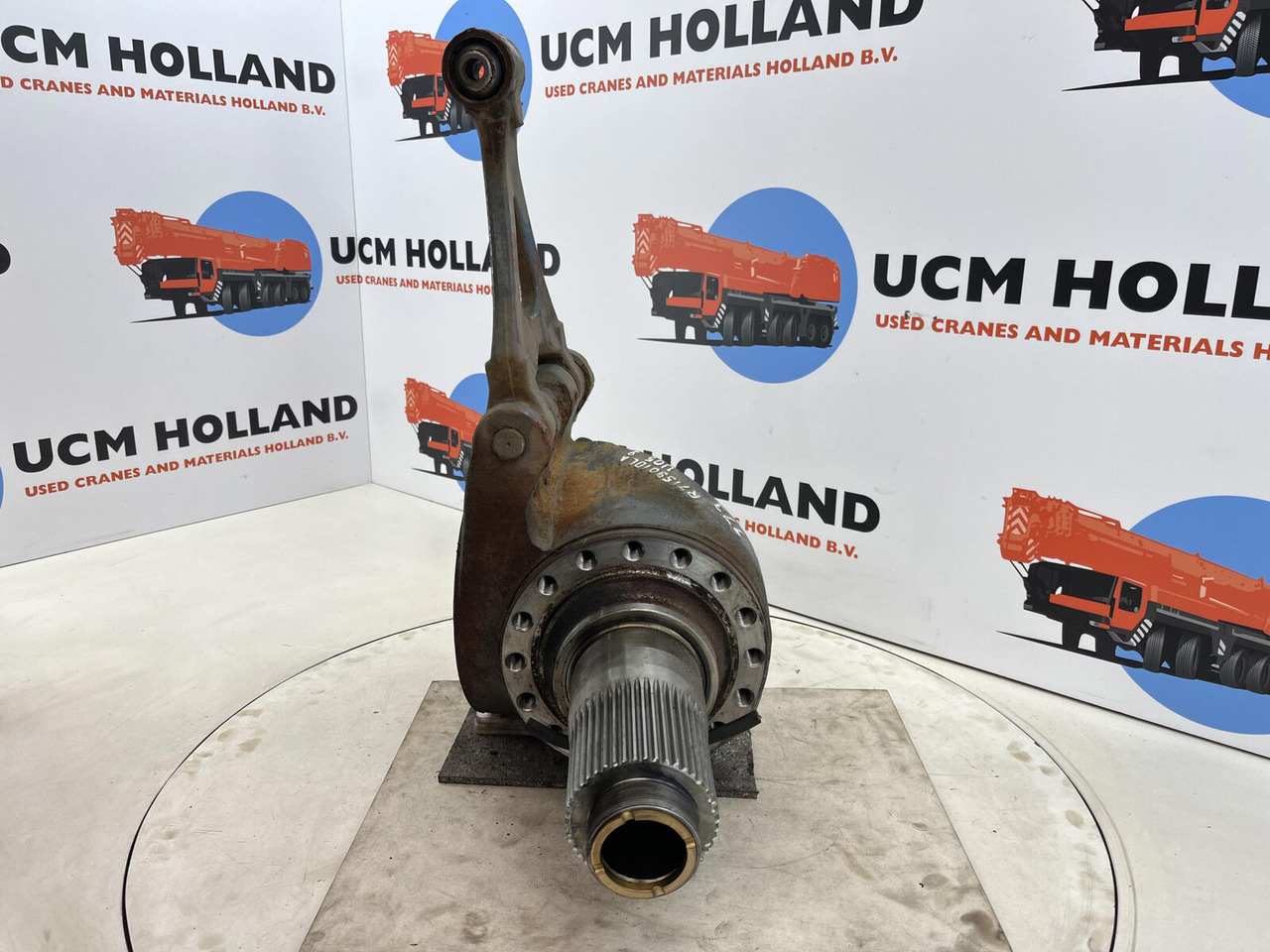 Grove GMK 3055 steering knuckle 16 holes axle 1 and 2 left - Поворотный кулак для Мобильных кранов: фото 2 Grove GMK 3055 steering knuckle 16 holes axle 1 and 2 left - Поворотный кулак для Мобильных кранов: фото 2