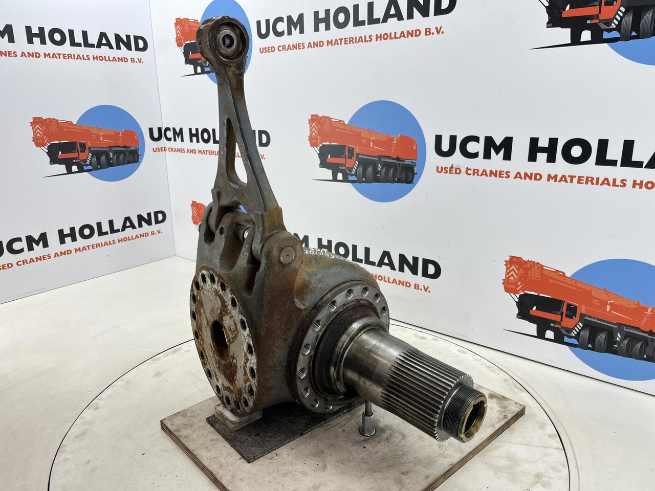 Grove GMK 3055 steering knuckle 16 holes axle 1 and 2 left - Поворотный кулак для Мобильных кранов: фото 3 Grove GMK 3055 steering knuckle 16 holes axle 1 and 2 left - Поворотный кулак для Мобильных кранов: фото 3