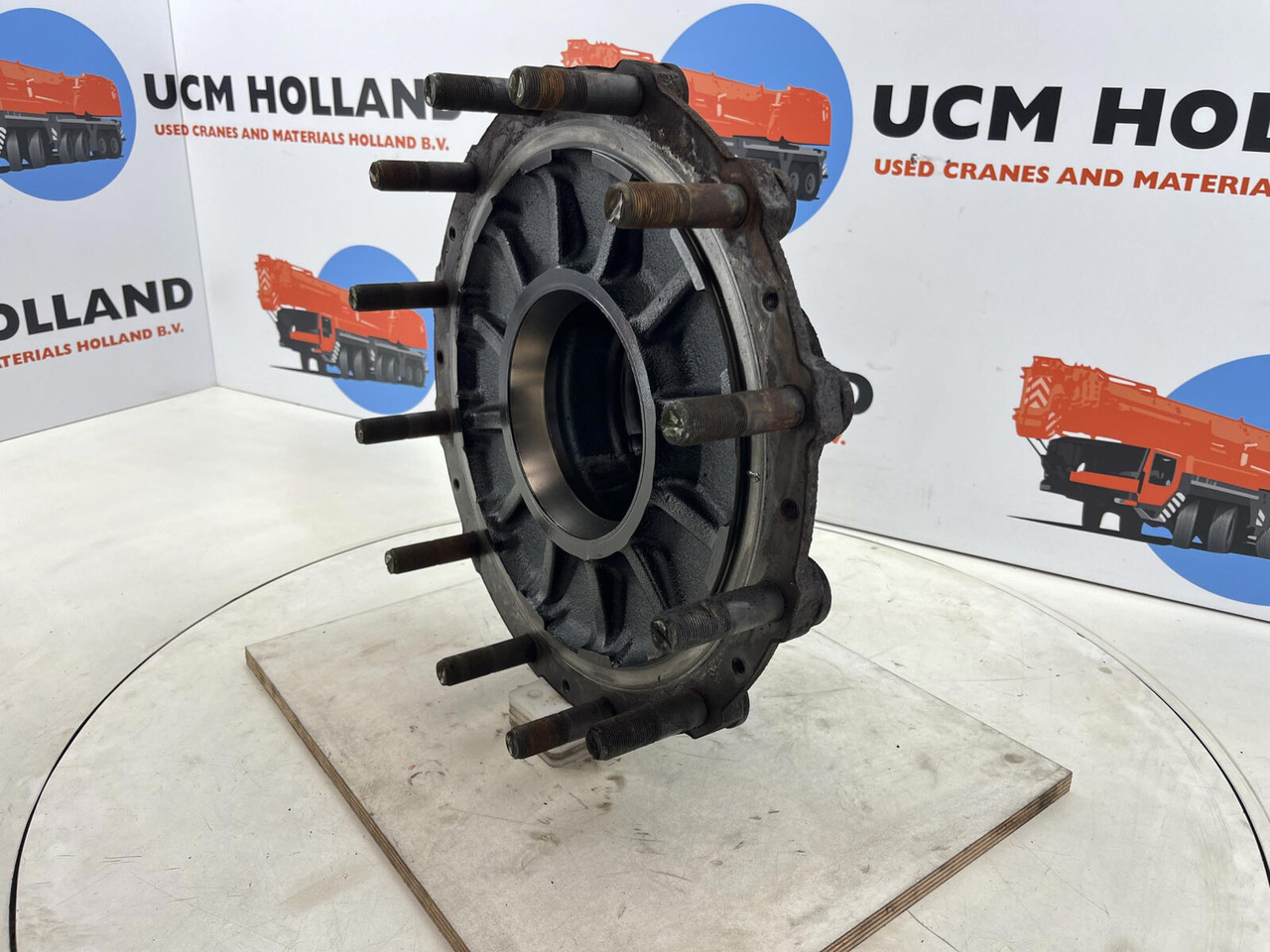 Grove GMK Megatrak wheel hub - Ступица для Кранов: фото 1 Grove GMK Megatrak wheel hub - Ступица для Кранов: фото 1