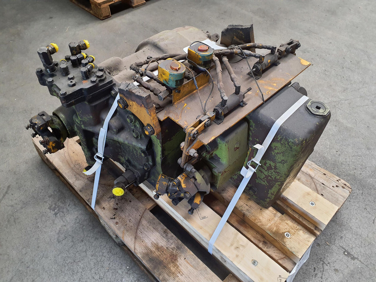 Grove RT 65S Gearbox Clark R28621-8 - Коробка передач для Мобильных кранов: фото 1 Grove RT 65S Gearbox Clark R28621-8 - Коробка передач для Мобильных кранов: фото 1