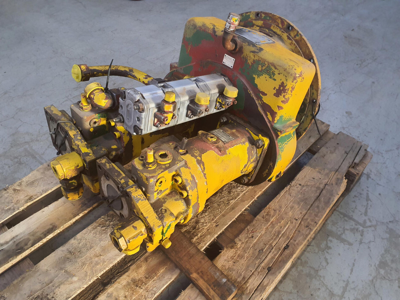 Krupp 70 GMT distributor gear box with pump set - Гидравлический насос для Мобильных кранов: фото 2 Krupp 70 GMT distributor gear box with pump set - Гидравлический насос для Мобильных кранов: фото 2