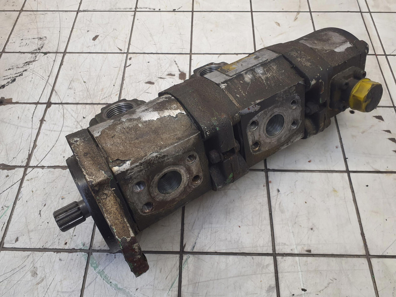 Krupp KMK 5100 3 way gear pump - Гидравлический насос для Мобильных кранов: фото 1 Krupp KMK 5100 3 way gear pump - Гидравлический насос для Мобильных кранов: фото 1