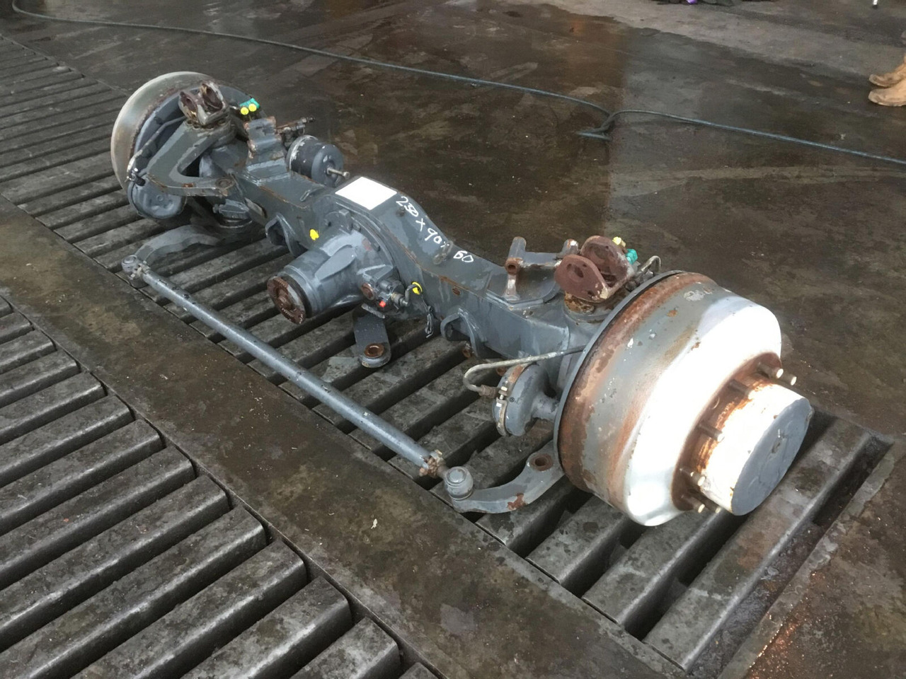 Liebherr LTM 1045-3.1 axle 1 - Ось и запчасти для Мобильных кранов: фото 4 Liebherr LTM 1045-3.1 axle 1 - Ось и запчасти для Мобильных кранов: фото 4