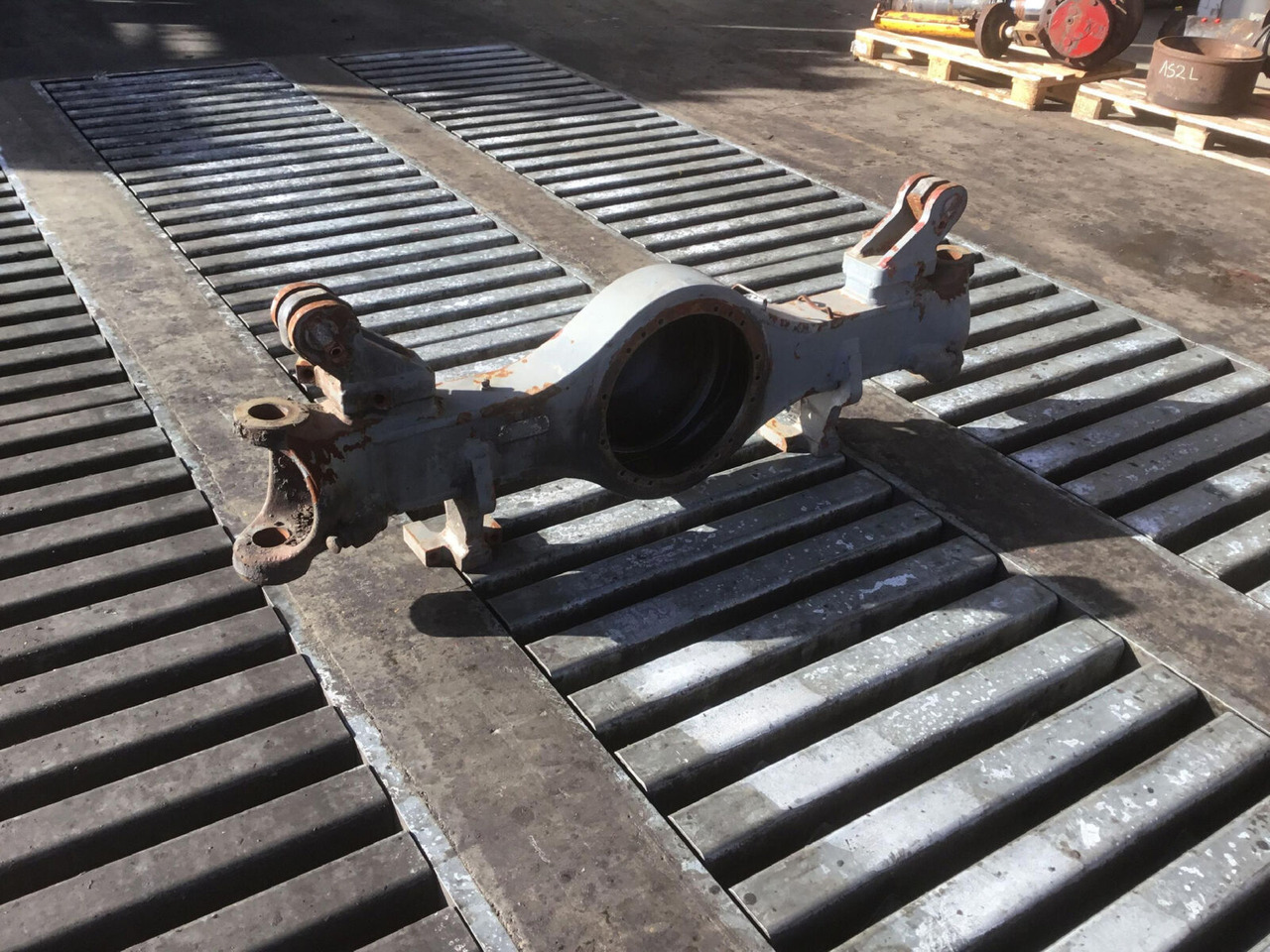 Liebherr LTM 1050-1 axle housing axle 3 - Ось и запчасти для Мобильных кранов: фото 4 Liebherr LTM 1050-1 axle housing axle 3 - Ось и запчасти для Мобильных кранов: фото 4