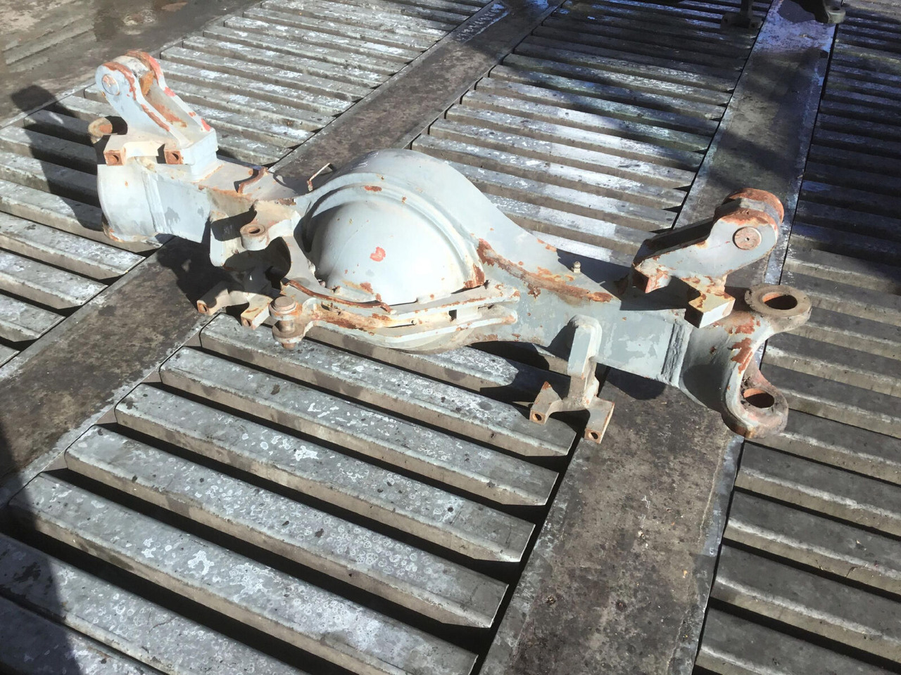 Liebherr LTM 1050-1 axle housing axle 3 - Ось и запчасти для Мобильных кранов: фото 1 Liebherr LTM 1050-1 axle housing axle 3 - Ось и запчасти для Мобильных кранов: фото 1