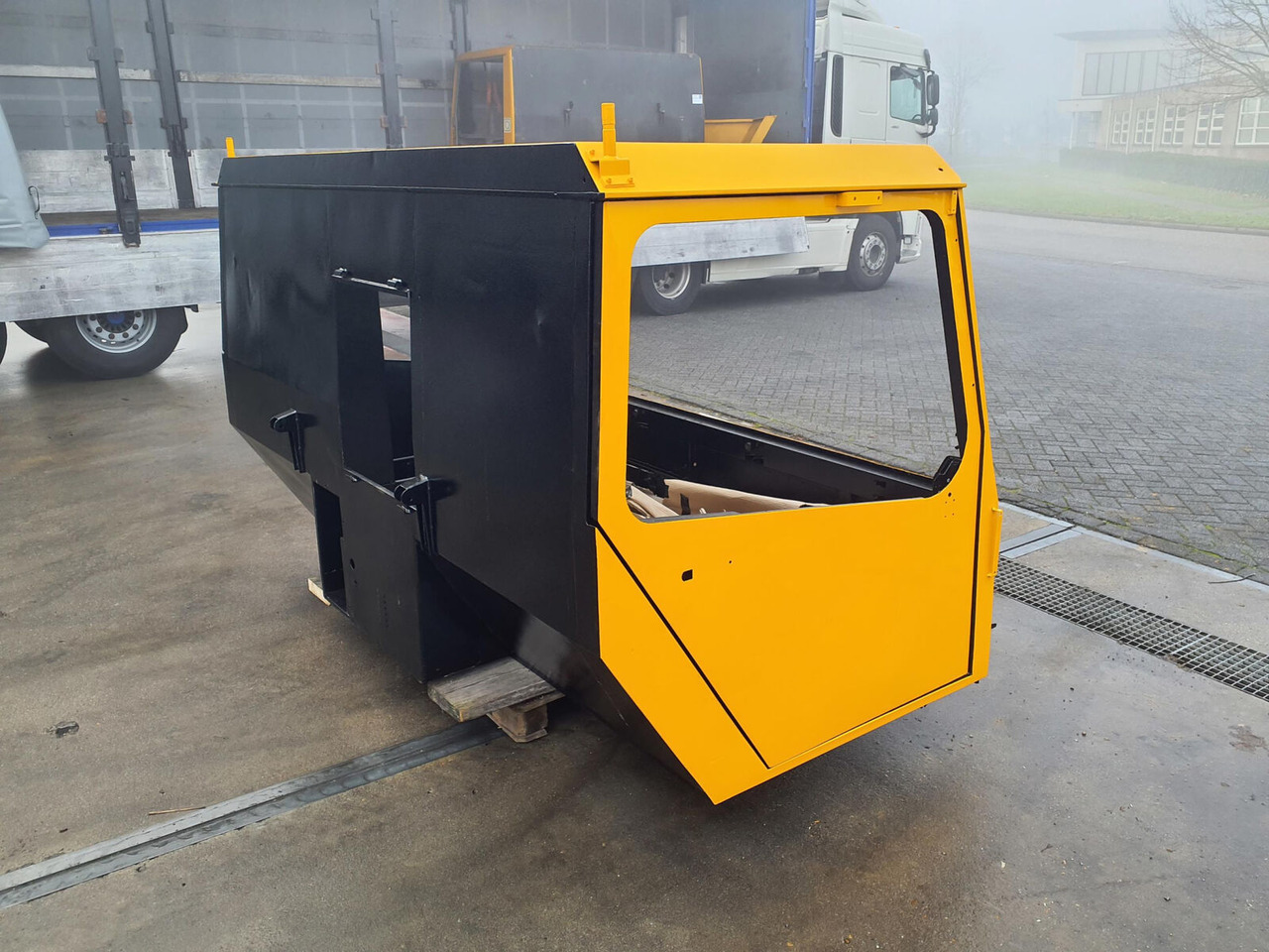 Liebherr LTM 1090 drivers cabin - Кабина для Мобильных кранов: фото 3 Liebherr LTM 1090 drivers cabin - Кабина для Мобильных кранов: фото 3