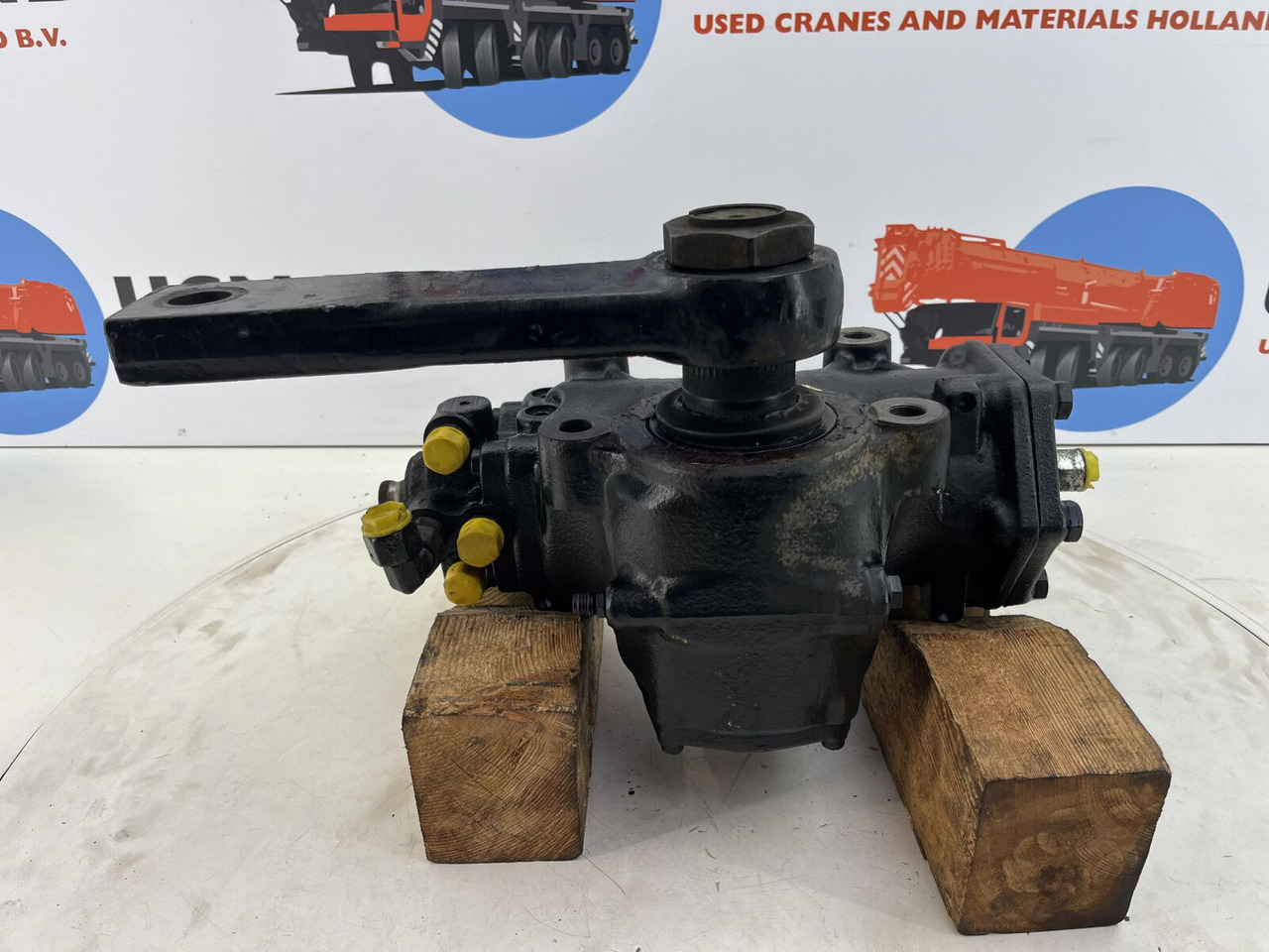 Terex AC 50-1 steering box with lever - Рулевой механизм для Мобильных кранов: фото 1 Terex AC 50-1 steering box with lever - Рулевой механизм для Мобильных кранов: фото 1