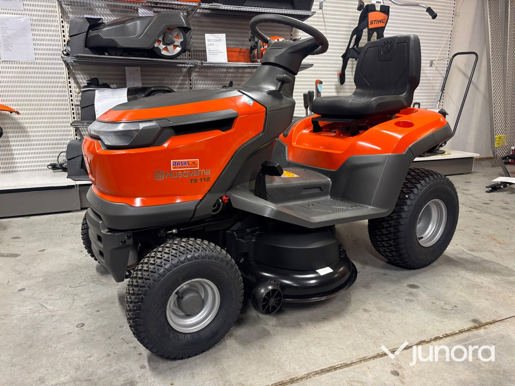 Åkgräsklippare - Husqvarna TS112 - Газонокосилка: фото 2 Åkgräsklippare - Husqvarna TS112 - Газонокосилка: фото 2