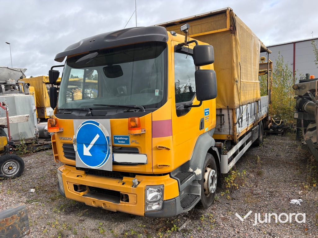 Lastbil Volvo FLL 240-280 HP 42R - Тентованный грузовик, Коммунальная/ Специальная техника: фото 1 Lastbil Volvo FLL 240-280 HP 42R - Тентованный грузовик, Коммунальная/ Специальная техника: фото 1
