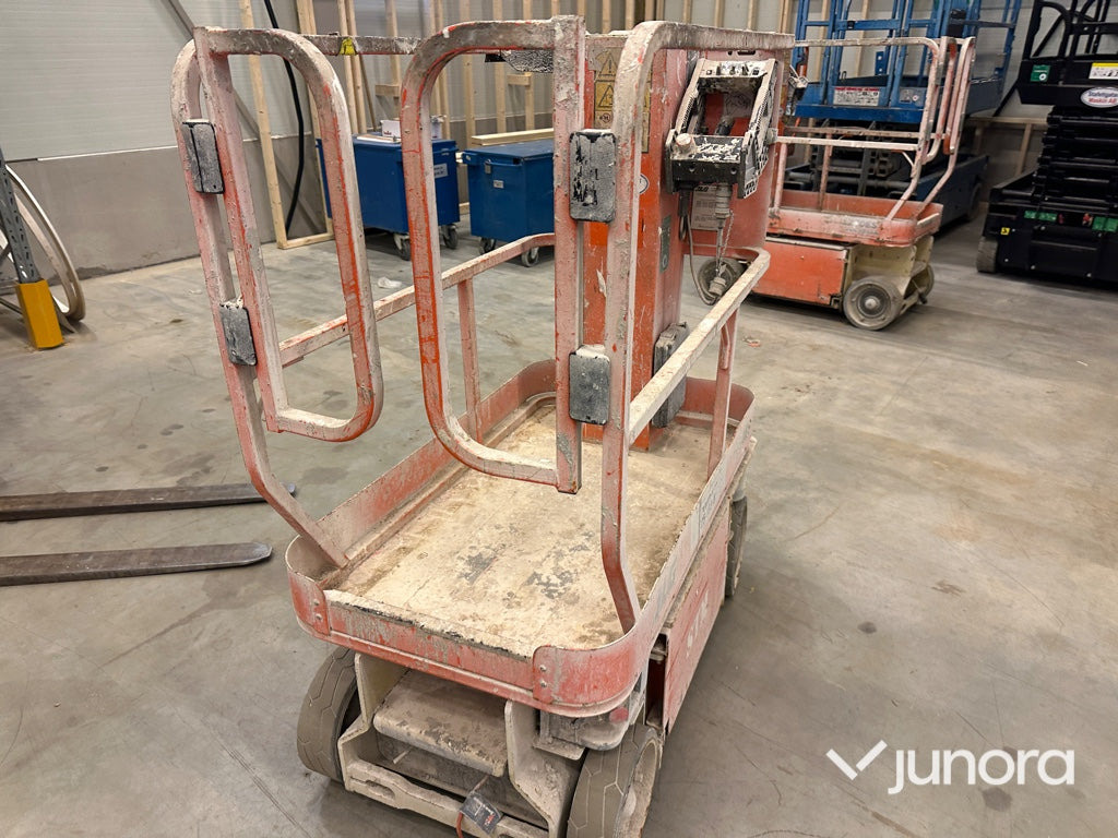 Pelarlift - JLG, 1230ES - Вертикальный мачтовый подъемник: фото 1 Pelarlift - JLG, 1230ES - Вертикальный мачтовый подъемник: фото 1