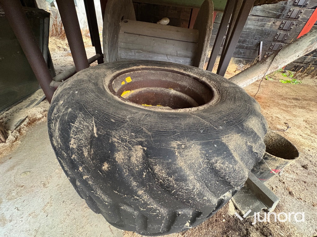 Reservhjul + fälg - John Deer 810 Skotare - Колесо для Сельскохозяйственной техники: фото 3 Reservhjul + fälg - John Deer 810 Skotare - Колесо для Сельскохозяйственной техники: фото 3