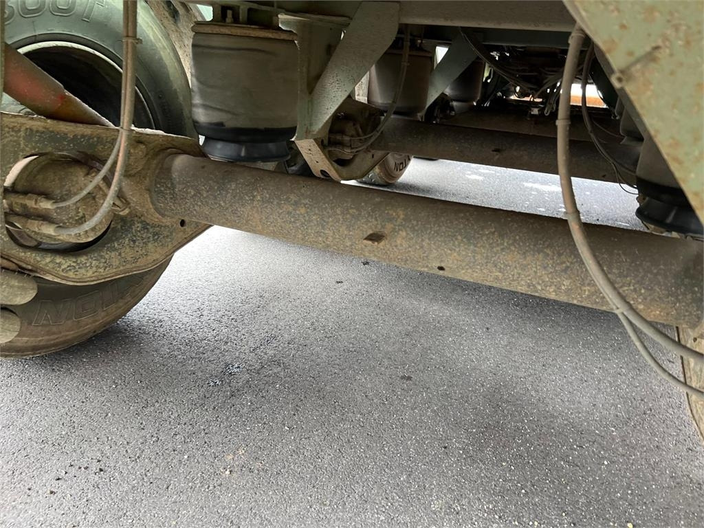 Самосвальный полуприцеп Kel-Berg 4 akslet - alu kasse + plastindlæg: фото 17 Самосвальный полуприцеп Kel-Berg 4 akslet - alu kasse + plastindlæg: фото 17