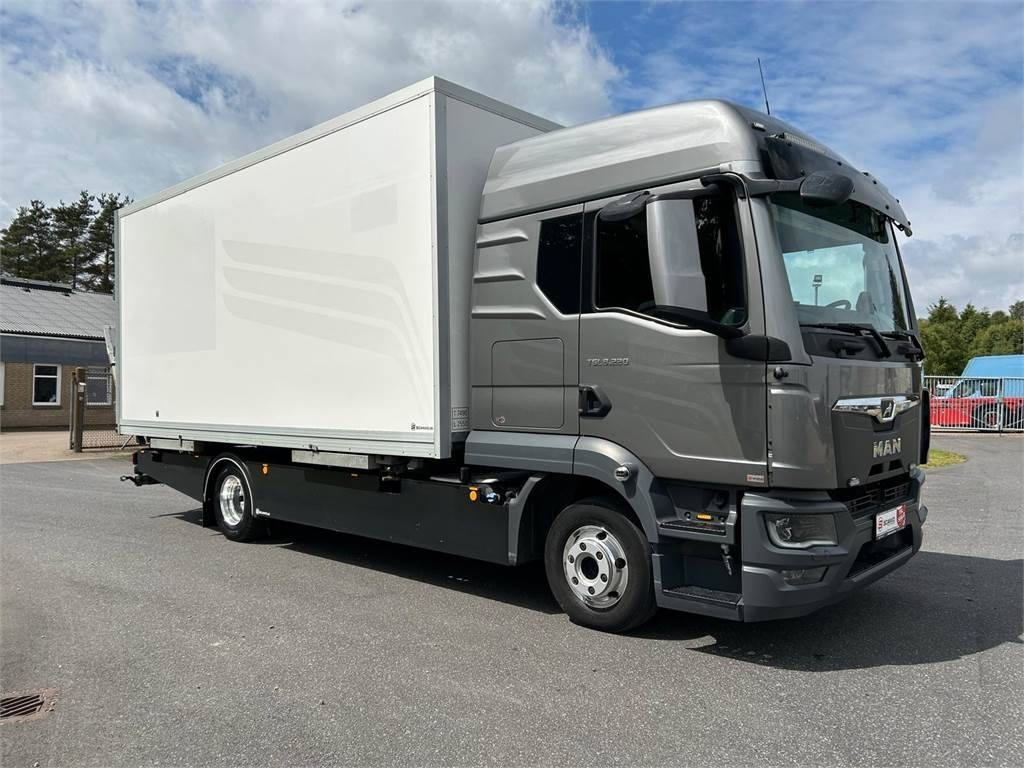 MAN TGL 8-220 4x2 BL incl. 2 stk veksellad - Грузовик-контейнеровоз/ Сменный кузов: фото 1 MAN TGL 8-220 4x2 BL incl. 2 stk veksellad - Грузовик-контейнеровоз/ Сменный кузов: фото 1