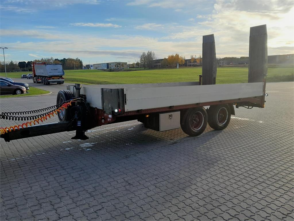 MTDK KC200 11,8 ton 5,2 mtr lad + ramper - Низкорамный прицеп: фото 1 MTDK KC200 11,8 ton 5,2 mtr lad + ramper - Низкорамный прицеп: фото 1