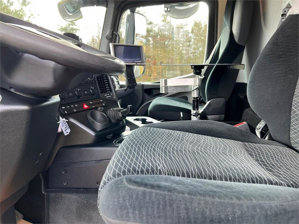 Грузовик с закрытым кузовом Mercedes-Benz Antos 1824 LnR: фото 17