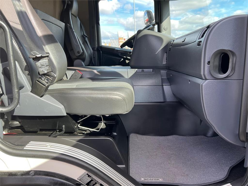 Scania P280 LB 6x2*4 MLB - 24 pallets  - Тентованный грузовик: фото 4 Scania P280 LB 6x2*4 MLB - 24 pallets  - Тентованный грузовик: фото 4