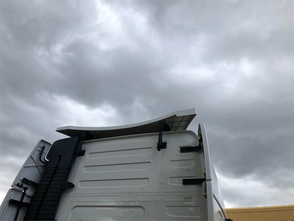 Volvo Tagspoiler Volvo FH Globetrotter 2018 - Аэродинамика/ Спойлеры для Грузовиков: фото 5 Volvo Tagspoiler Volvo FH Globetrotter 2018 - Аэродинамика/ Спойлеры для Грузовиков: фото 5