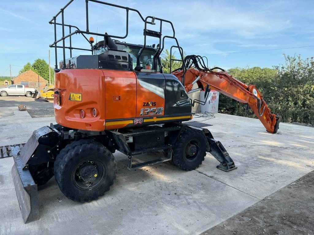Hitachi ZX 135 W-7 - Колёсный экскаватор: фото 3 Hitachi ZX 135 W-7 - Колёсный экскаватор: фото 3