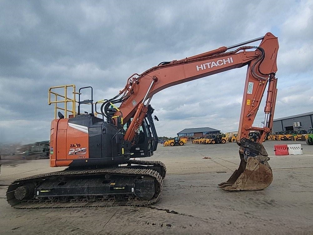 Hitachi ZX225USLC-7 - Гусеничный экскаватор: фото 2 Hitachi ZX225USLC-7 - Гусеничный экскаватор: фото 2