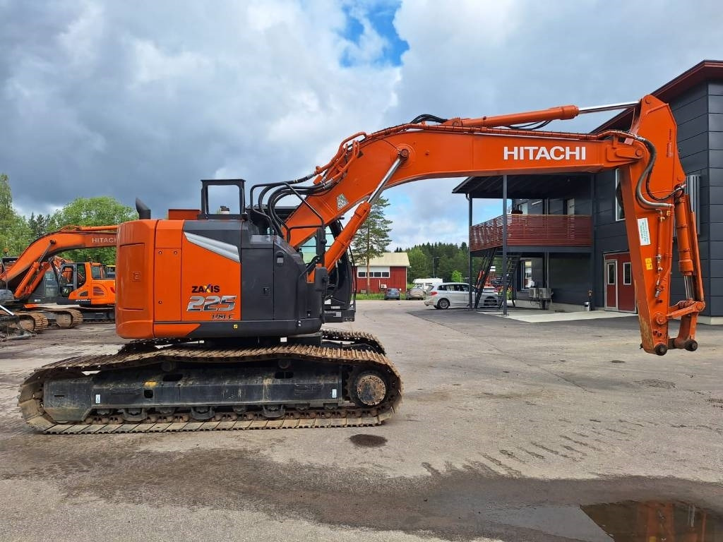 Hitachi ZX225USLC-7 - Гусеничный экскаватор: фото 2 Hitachi ZX225USLC-7 - Гусеничный экскаватор: фото 2