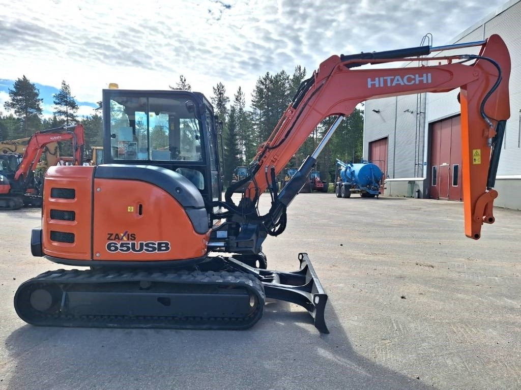 Hitachi ZX65USB-5  - Мини-экскаватор: фото 5 Hitachi ZX65USB-5  - Мини-экскаватор: фото 5