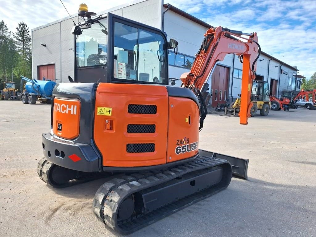 Hitachi ZX65USB-5  - Мини-экскаватор: фото 4 Hitachi ZX65USB-5  - Мини-экскаватор: фото 4