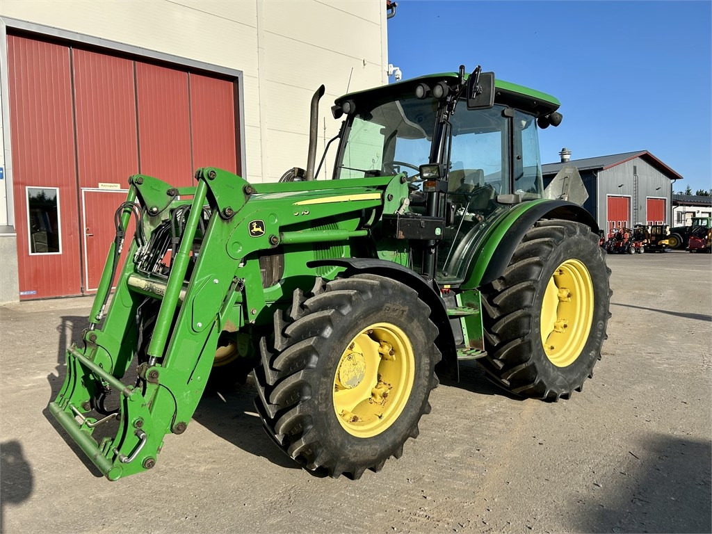 John Deere MYYTY!!SOLD!! 5100M ETUKUORMAAJALLA - Трактор: фото 1 John Deere MYYTY!!SOLD!! 5100M ETUKUORMAAJALLA - Трактор: фото 1