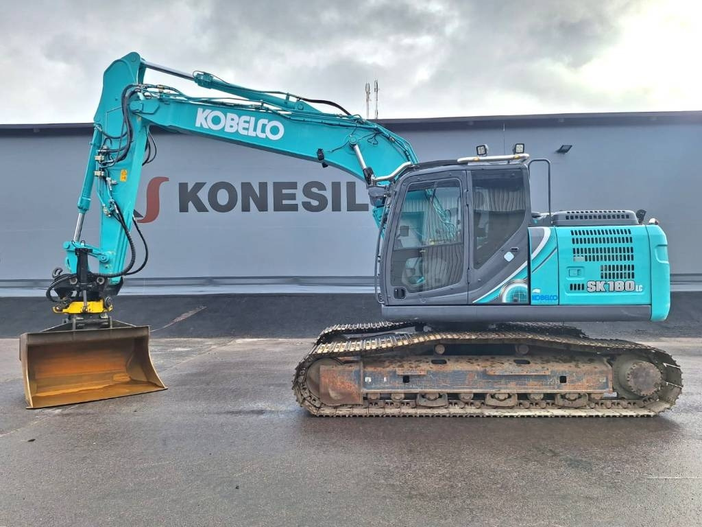 Kobelco SK180LC-10 PYÖRITTÄJÄLLÄ - Гусеничный экскаватор: фото 1 Kobelco SK180LC-10 PYÖRITTÄJÄLLÄ - Гусеничный экскаватор: фото 1
