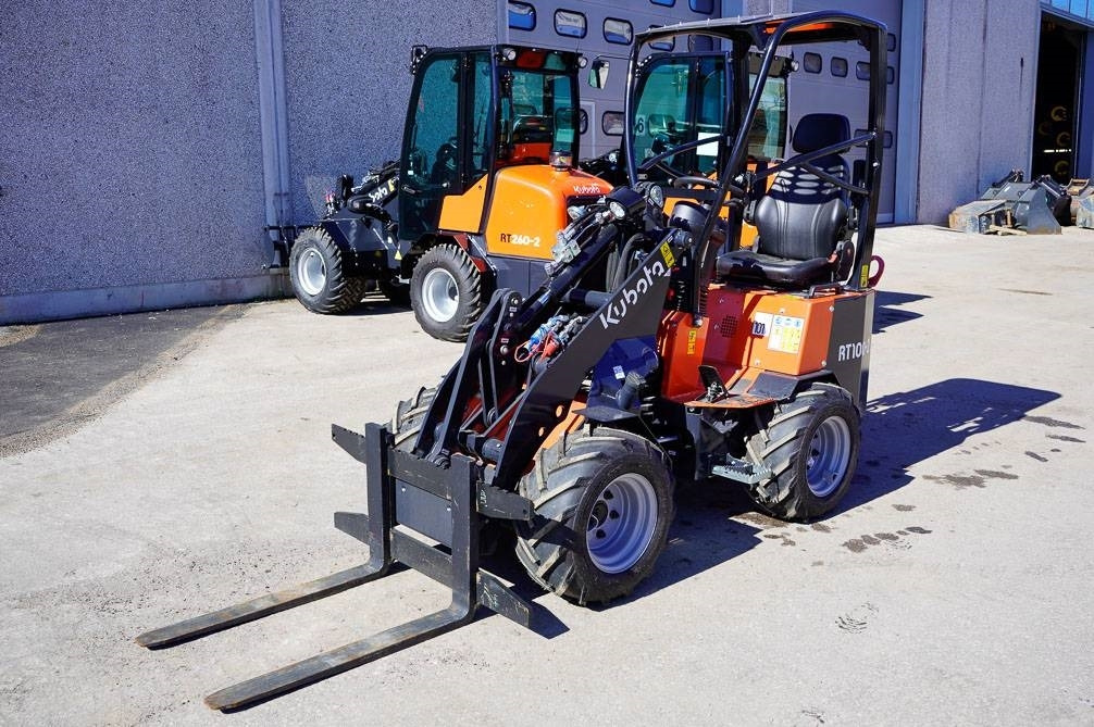 Kubota RT100-2 - Компактный фронтальный погрузчик: фото 2 Kubota RT100-2 - Компактный фронтальный погрузчик: фото 2