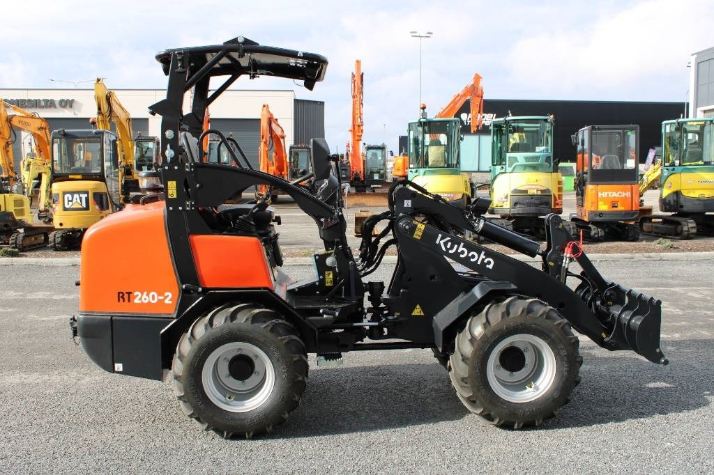 Kubota RT260-2 KATOKSELLA! UUSI - Компактный фронтальный погрузчик: фото 5 Kubota RT260-2 KATOKSELLA! UUSI - Компактный фронтальный погрузчик: фото 5