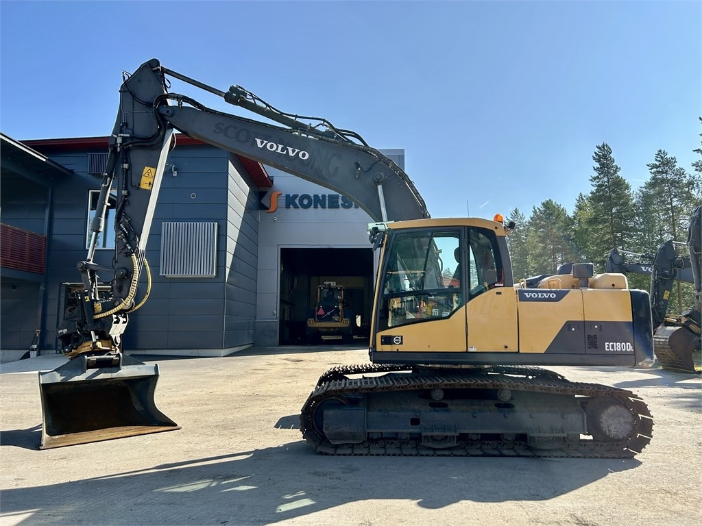 Volvo EC180DL PYÖRITTÄJÄLLÄ - Гусеничный экскаватор: фото 1 Volvo EC180DL PYÖRITTÄJÄLLÄ - Гусеничный экскаватор: фото 1