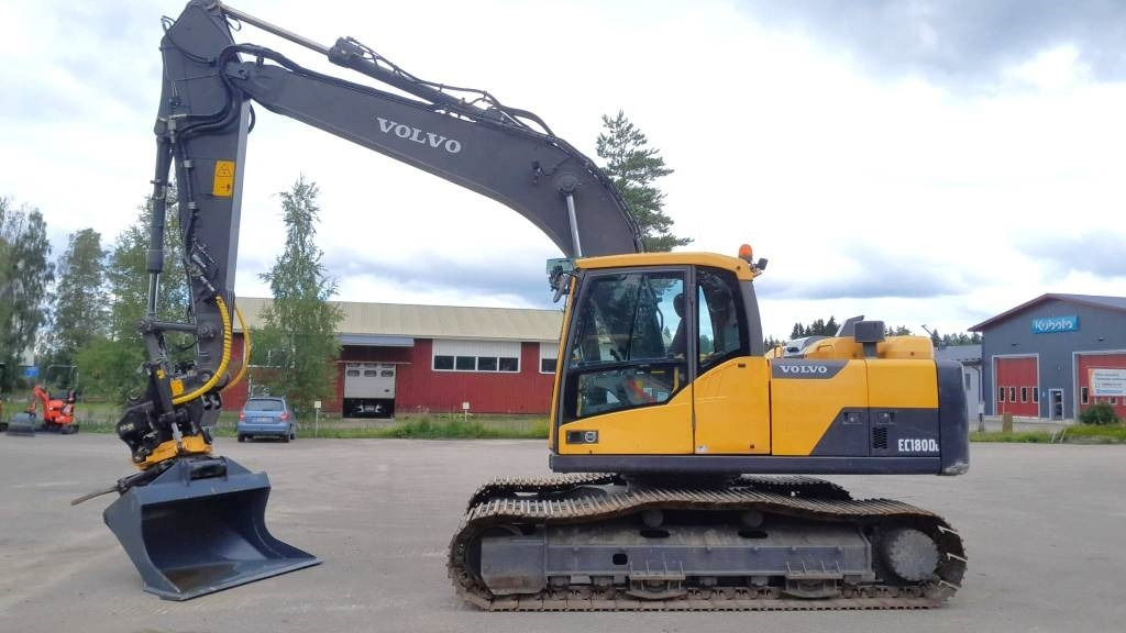 Volvo EC180DL PYÖRITTÄJÄLLÄ - Гусеничный экскаватор: фото 1 Volvo EC180DL PYÖRITTÄJÄLLÄ - Гусеничный экскаватор: фото 1