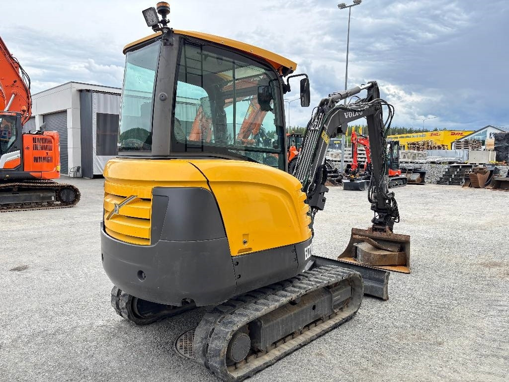 Volvo EC27C PYÖRITTÄJÄLLÄ - Мини-экскаватор: фото 4 Volvo EC27C PYÖRITTÄJÄLLÄ - Мини-экскаватор: фото 4